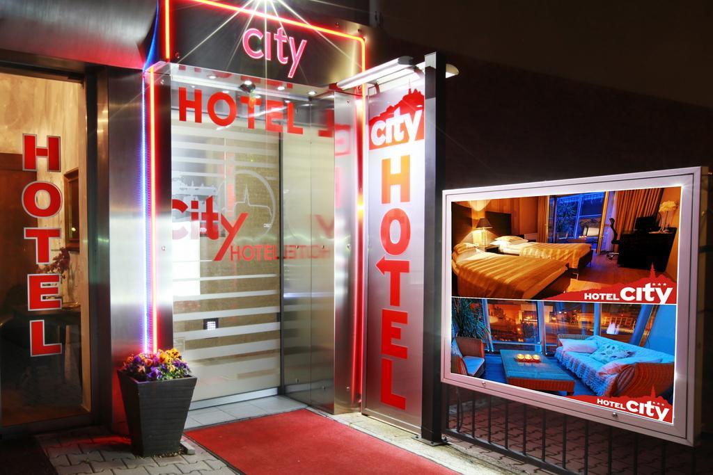 City Hotel Нітра Екстер'єр фото